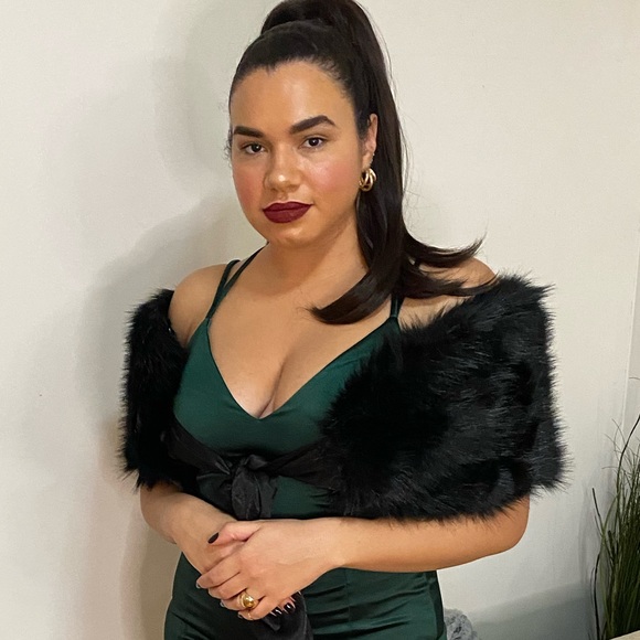 Windsor Accessories - All Class Faux Fur Shawl